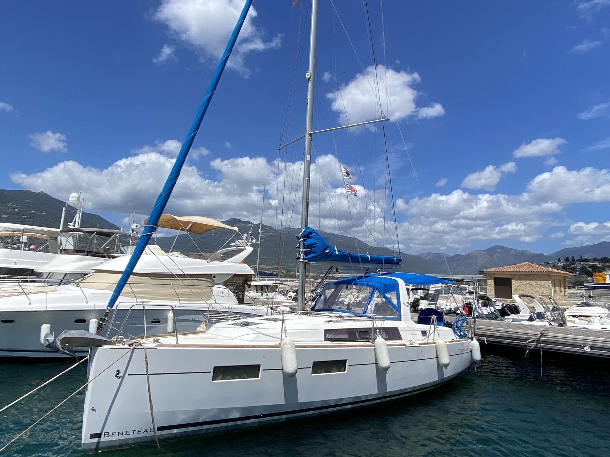 BENETEAU OCEANIS 35 sail boat 