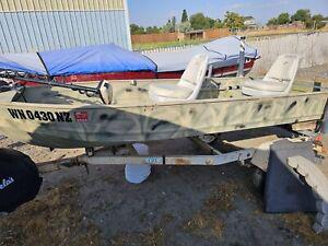  fishing/hunting boat 