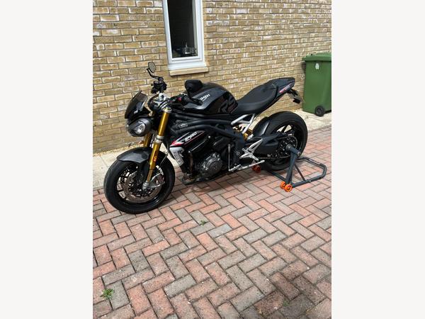  triumph speed triple 1200 rs naked petrol manual (177 bhp) 1160cc 