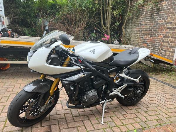  triumph speed triple 1200 rr naked petrol manual (178 bhp) 1160cc 