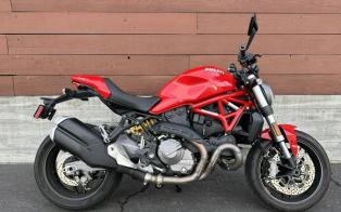  2020 ducati monster 821 red  fastest motorcycles