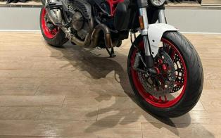 2015 ducati monster 821 star white silk  Ducati Monster 821 motorcycle